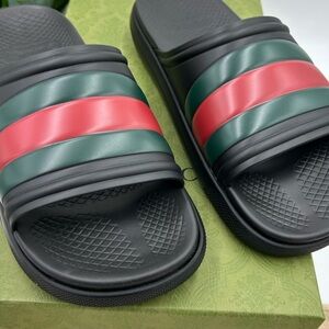 Me s Gucci rubber Black Slides with Red and Green Accents. Size 9